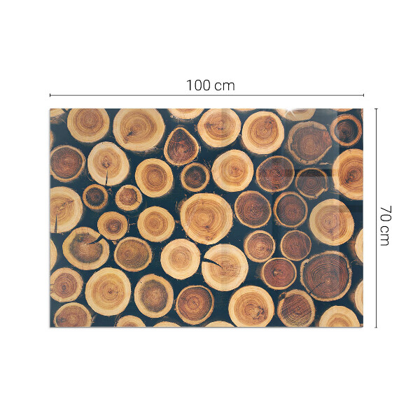 Rektangulär glasskiva framför öppen spis Låda med sågat trä