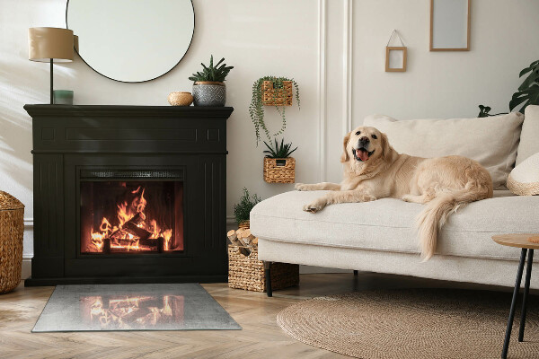 Rektangulär glasskiva under kamin Rå betongstruktur